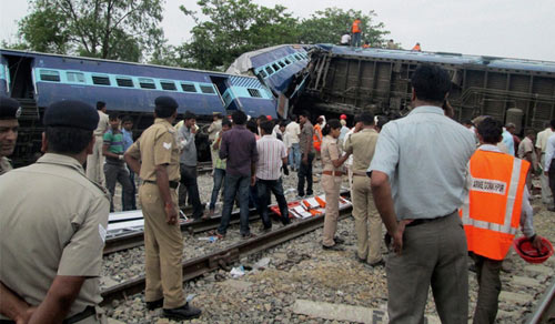 Ấn Độ: Tàu hỏa đâm nhau, ít nhất 40 người chết - 1