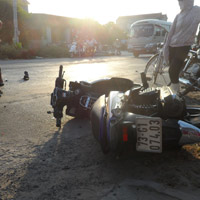 Tin tức trong ngày - Xe máy đấu đầu xe tải, nam thanh niên tử nạn