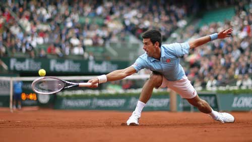 Djokovic lại “diễn trò” ở vòng 1 Roland Garros - 1