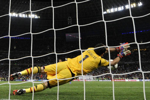 Ngôi sao World Cup: Casillas, đơn giản là “Thánh” (7) - 2