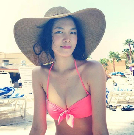 Người đẹp khoe khuôn ngực tràn trề với bikini - 6