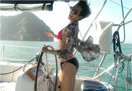 Người đẹp khoe khuôn ngực tràn trề với bikini - 12