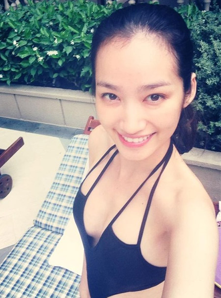 Người đẹp khoe khuôn ngực tràn trề với bikini - 9