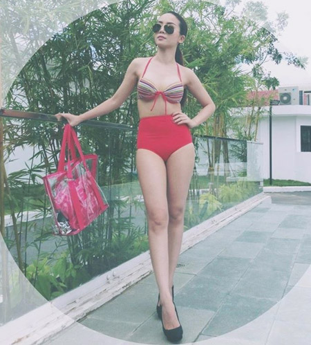 Người đẹp khoe khuôn ngực tràn trề với bikini - 7