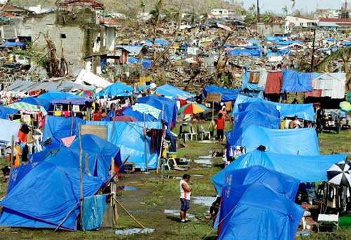 Philippines: 7 mẹ con chết cháy trong lều chạy bão - 1