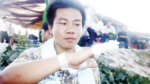 Ngư dân kể lại hành động vô nhân đạo của tàu TQ - 3
