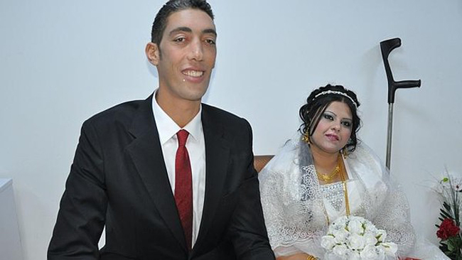Họ bỏ qua sự chênh lệch về ngoại hình để đến với nhau
