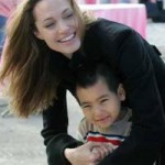 Phim - Angelina Jolie tiết lộ cô thân với Maddox hơn con ruột