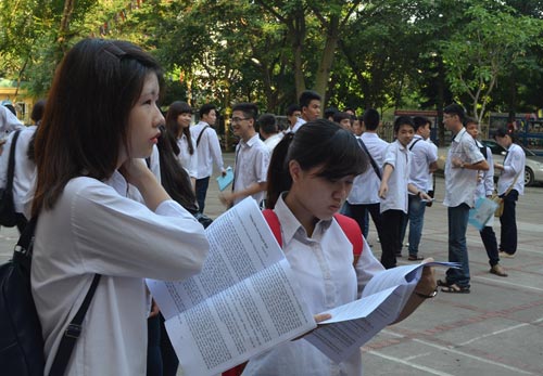 Thi tốt nghiệp THPT môn Văn: Nhiều thí sinh quên giấy tờ - 2