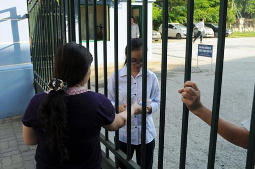 Thi tốt nghiệp THPT môn Văn: Nhiều thí sinh quên giấy tờ - 5