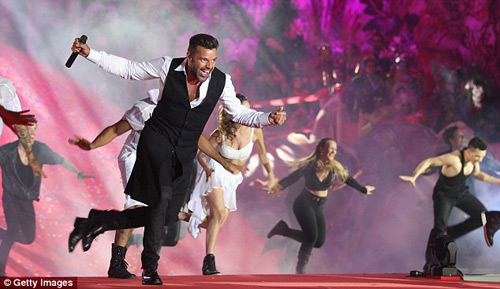 Sốc với vòng 1 kinh dị của Courtney Love - 10