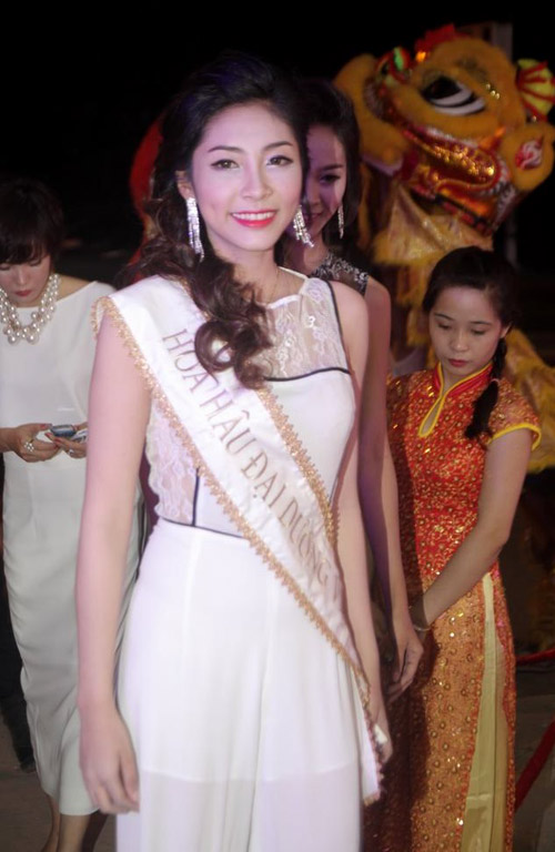Tân Hoa hậu Đại Dương xuất hiện kém xinh - 2