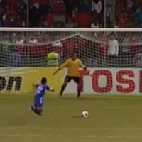 Bóng đá - Hài hước: Độc chiêu ''giả chết bắt quạ'' đá 11m