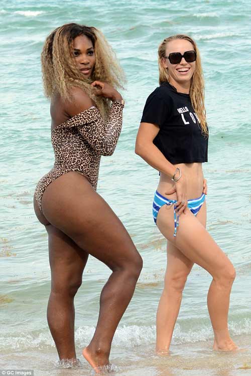 Serena và Wozniacki diện bikini, “đọ dáng” ở Miami - 1