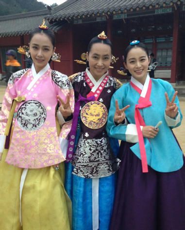 Phát hiện thói quen chụp ảnh của Kim Tae Hee, Lee Min Ho - 2