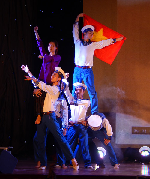 Cảm động “Phút cuối 2014” cùng sinh viên trường Báo - 8