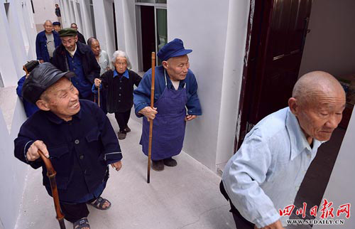 Khám phá làng người lùn ở Trung Quốc - 2