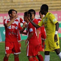 Bóng đá - "Đấu võ" ở Lạch Tray, 3 cầu thủ Hải Phòng lĩnh án nặng