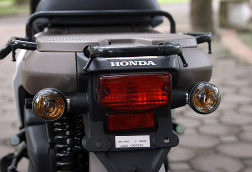 Ngắm xe ga Honda Benly 110 phong cách lạ tại Hà Nội - 9