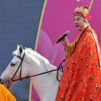 Phim - "Kỳ lạ" cảnh sao Tây Du Ký cưỡi ngựa kiếm sống