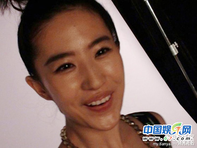 Fan "vỡ mộng" vì mặt mộc của mỹ nữ - 6