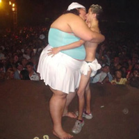 Cười 24h - Nếu vợ "hơi mập một tí" hãy tặng nàng bài thơ này