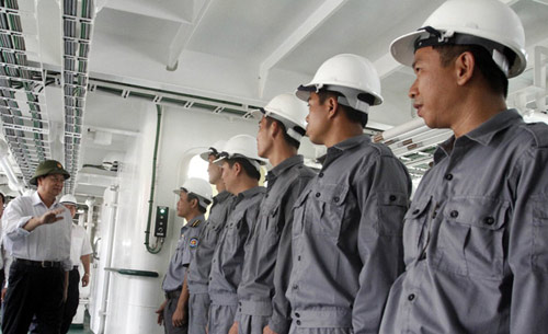 Thủ tướng thị sát tàu kiểm ngư lớn nhất Đông Nam Á - 2