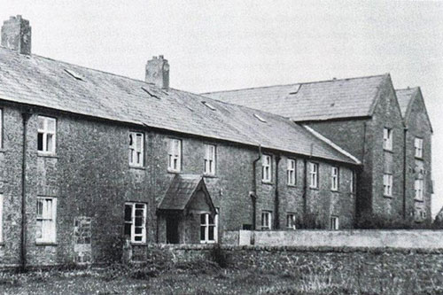 Phát hiện 800 trẻ em bị vùi xác trong hầm ở Ireland - 1