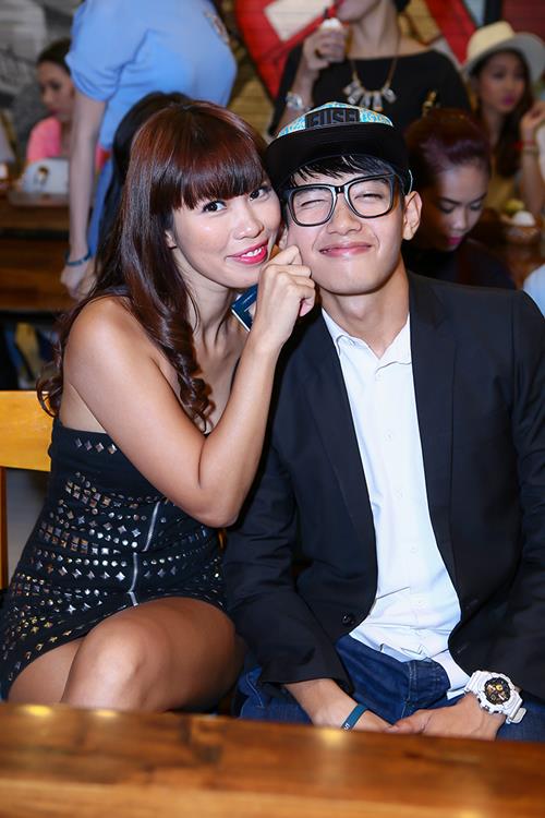 Hà Anh nóng bỏng, nựng má Quang Đăng - 1