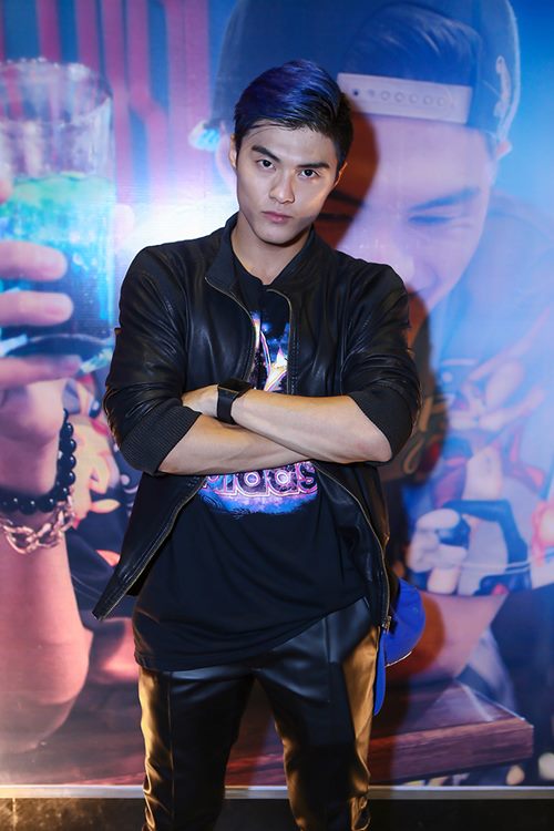 Hà Anh nóng bỏng, nựng má Quang Đăng - 3