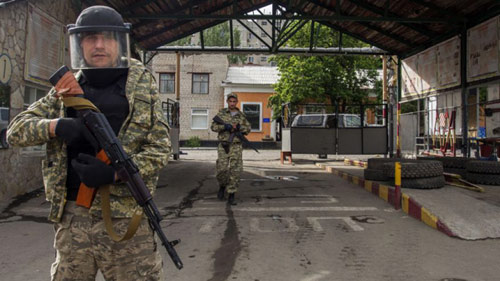 Quân đội Ukraine mất liên tiếp 3 căn cứ quân sự - 1
