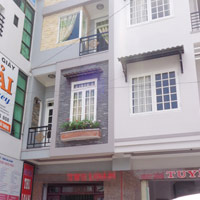 Tin tức trong ngày - Rơi từ tầng 3 khách sạn, trẻ 7 tuổi nguy kịch