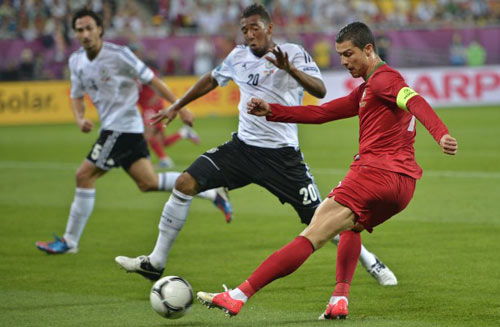 ĐT Đức có cách “khóa chân” Ronaldo - 1