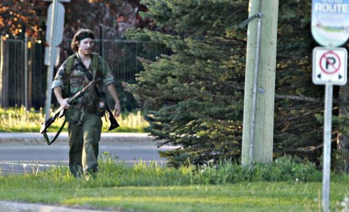 Canada: Bắt sát thủ kiểu Rambo bắn chết 3 cảnh sát - 1