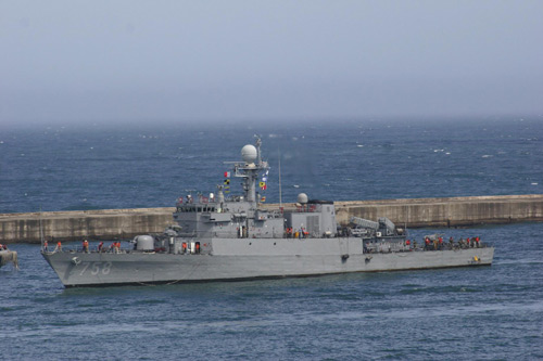 Hàn Quốc tặng tàu chiến cho Philippines đối phó TQ - 1