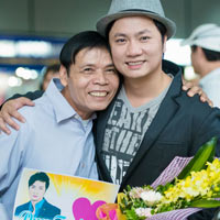 Ngôi sao điện ảnh - Fan lớn tuổi lặn lội nghìn km đón thần tượng Hạ Vy, Duy Trường