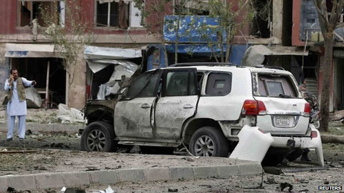 Ứng viên Tổng thống Afghanistan thoát chết trong vụ đánh bom tự sát - 2