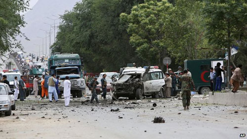 Ứng viên Tổng thống Afghanistan thoát chết trong vụ đánh bom tự sát - 1