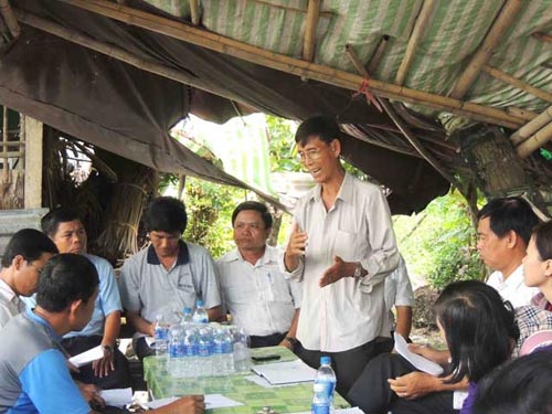 Sông "nuốt" 8 căn nhà, hàng trăm hộ dân hoang mang - 4