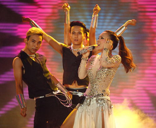 Hồng Ngọc được chồng con cưng hết mực - 19