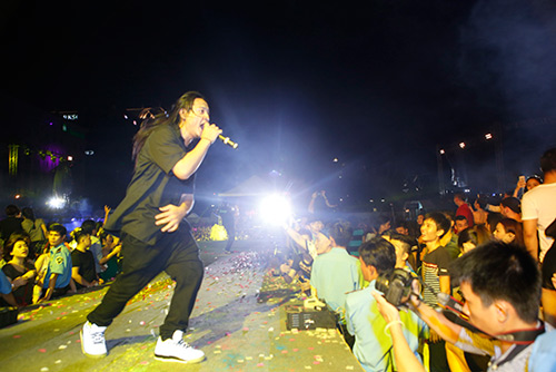 Thu Minh "bốc cháy" cùng 10.000 khán giả - 12