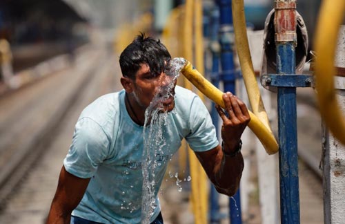 Nắng nóng, cắt điện gây bạo loạn ở Ấn Độ - 1
