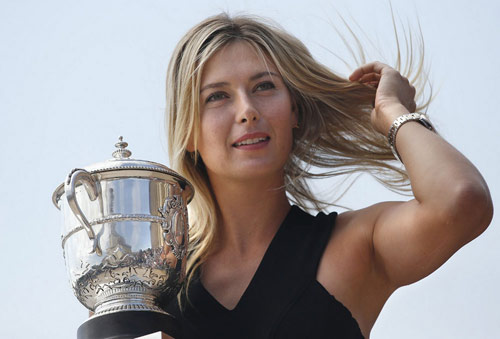 Sharapova diện váy gợi cảm khoe cúp trước tháp Eiffel - 8