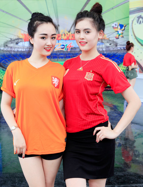 Thiếu nữ Việt chào đón mùa World Cup 2014 - 10