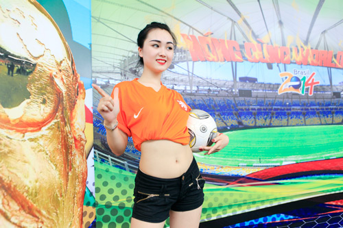 Thiếu nữ Việt chào đón mùa World Cup 2014 - 6