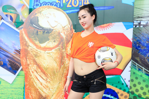 Thiếu nữ Việt chào đón mùa World Cup 2014 - 7