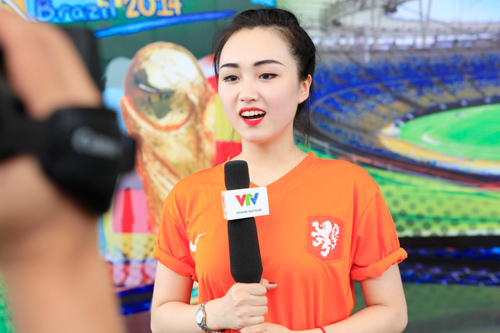 Thiếu nữ Việt chào đón mùa World Cup 2014 - 9