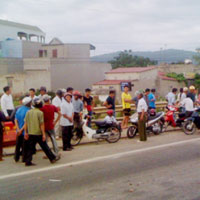 Tin tức trong ngày - Xe cứu hộ kéo lê người đàn ông bán vải trên QL1A