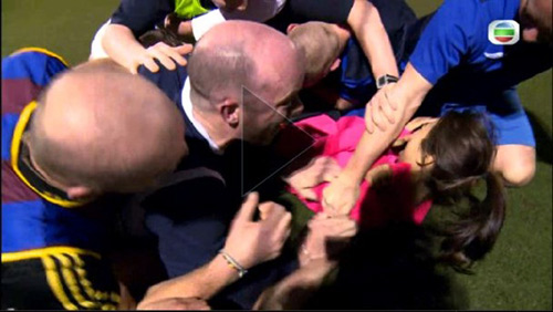 Trò lố nữ MC dựng cảnh bị cầu thủ Manchester sàm sỡ - 7