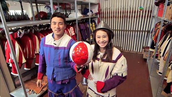 Trò lố nữ MC dựng cảnh bị cầu thủ Manchester sàm sỡ - 8